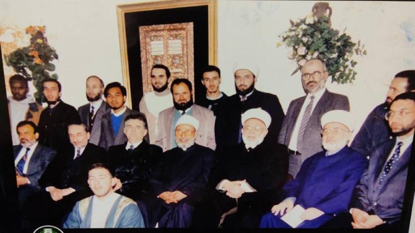 مع فضيلة الشيخ محمد رشيد ميقاتي وفضيلة الشيخ فيصل مولوي وجمع كريم في معهد طرابلس الجامعي بلبنان عام 1996 