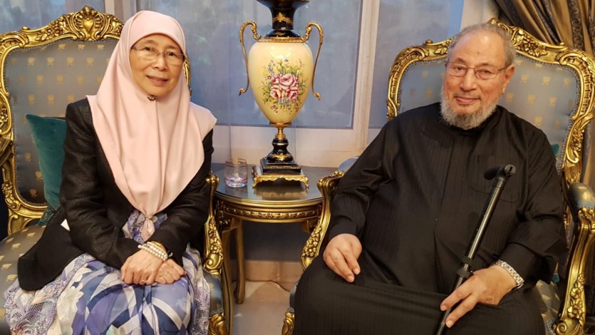مع معالي الداتو سري وان عزيزة وان إسماعيل نائبة رئيس الوزراء الماليزي