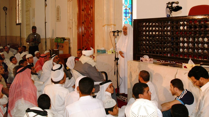 في مسجد عمر بن الخطاب بالدوحة 