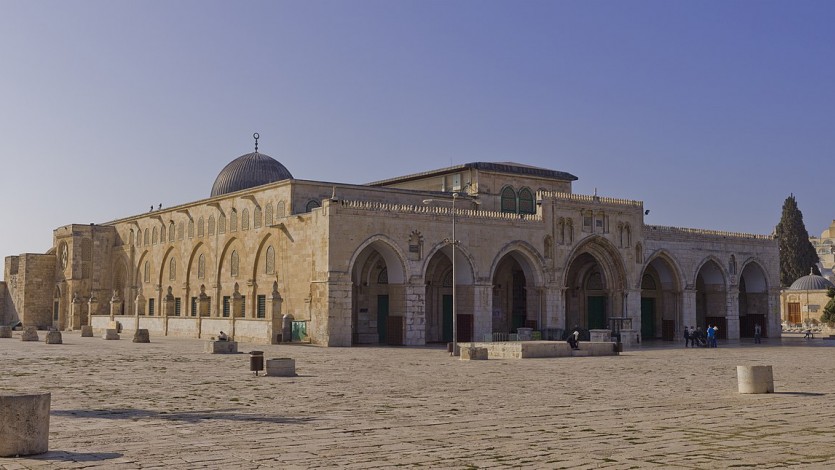 الحج ثم زيارة المسجد الأقصى تحت الاحتلال