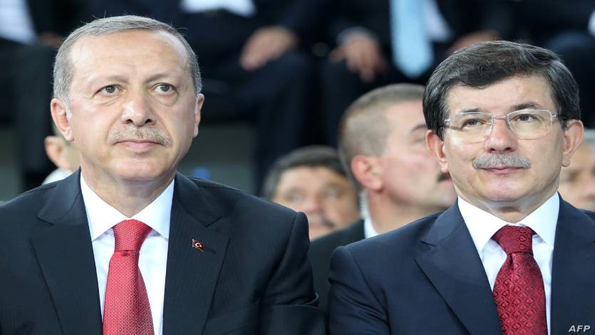 القرضاوي يهنئ أردوغان وأوغلو