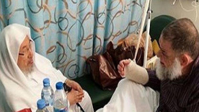 القرضاوي يعود الشيخ محمد عبد المقصود