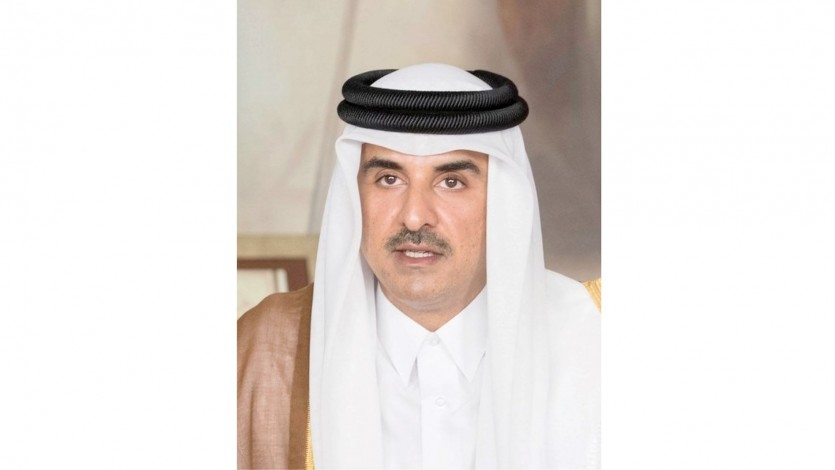 أمير قطر يقدم العزاء في وفاة الشيخ القرضاوي 