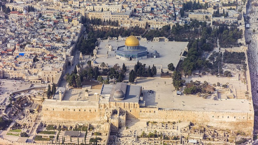 القرضاوي: القدس قضية المسلمين ومساندة الفلسطينيين واجبة
