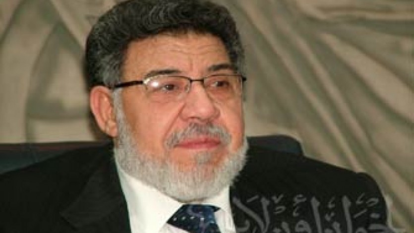 القرضاوي يدعو بالرحمة للأستاذ سيف الإسلام حسن البنا