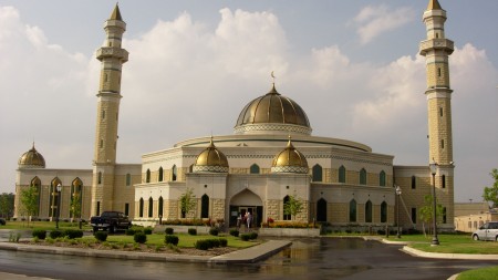 بناء المراكز الإسلامية من أموال الزكاة
